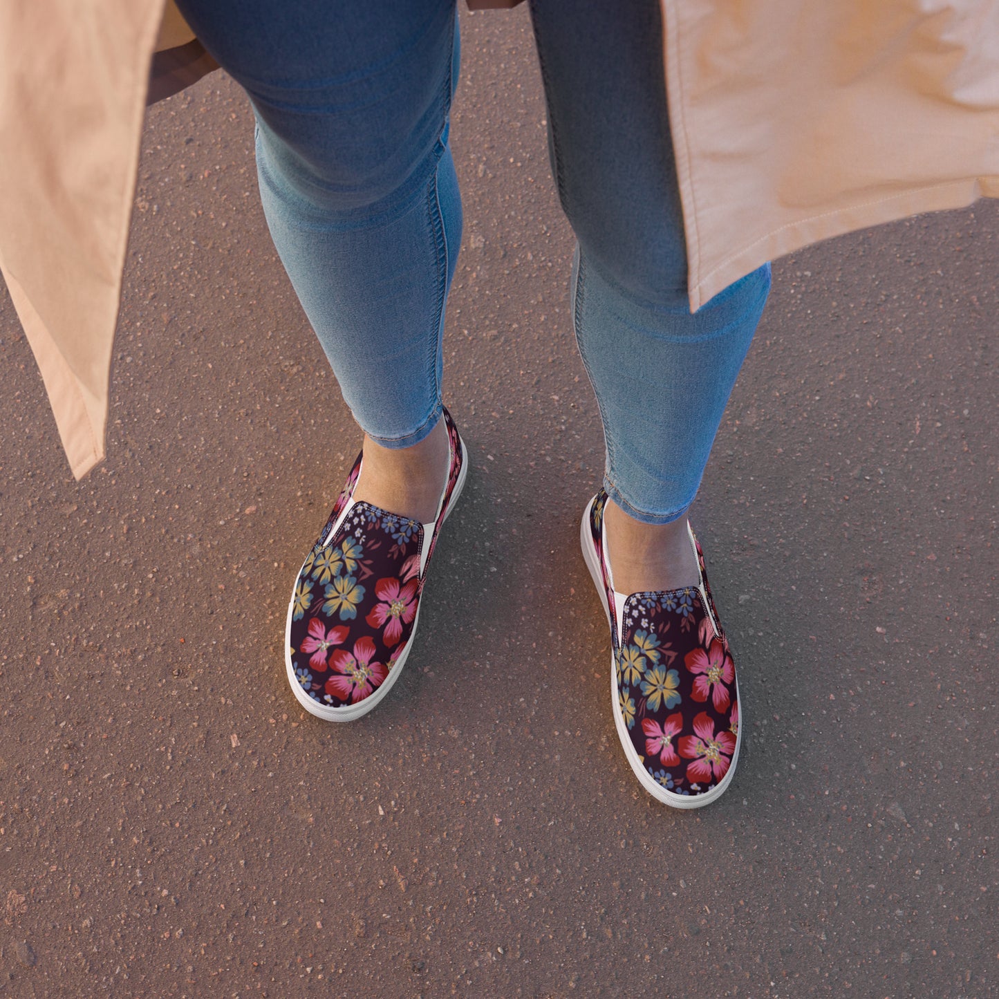 Women’s slip-on canvas shoes