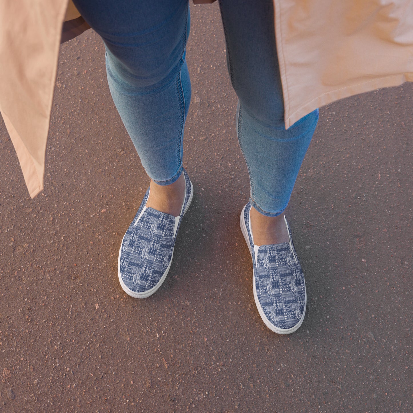 Women's Blue and White Aloha Print, slip-on canvas shoes
