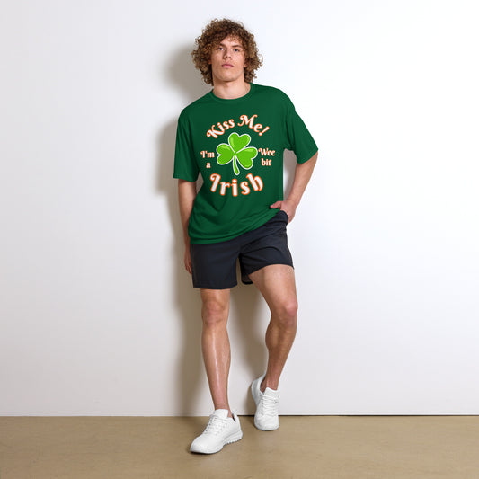 Kiss me! I'm a wee bit Irish, Performance Activewear, Unisex T-shirt